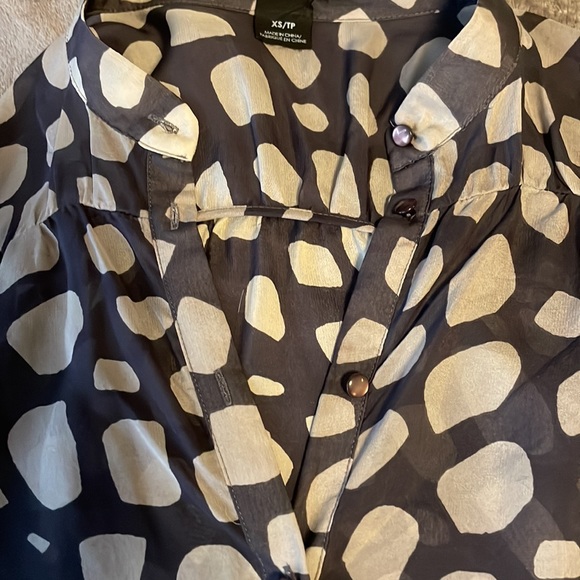 Club Monaco 100% Silk Blouse - Picture 3 of 5
